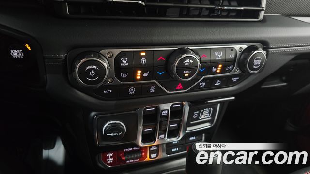 Jeep Wrangler 2025 — photo 32