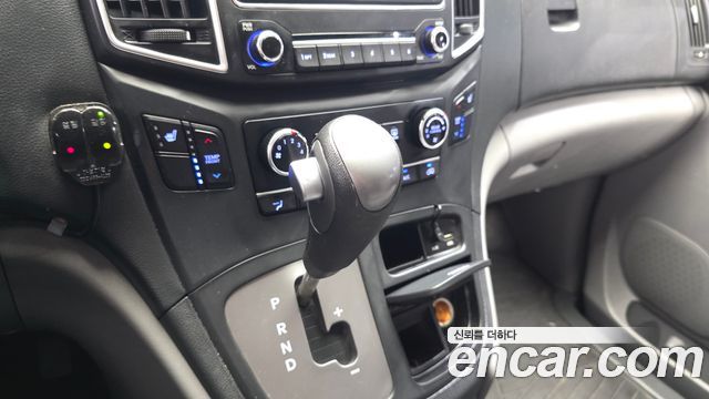Hyundai Starex 2019 — photo 12