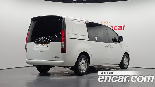Hyundai Staria 2023 — photo 2