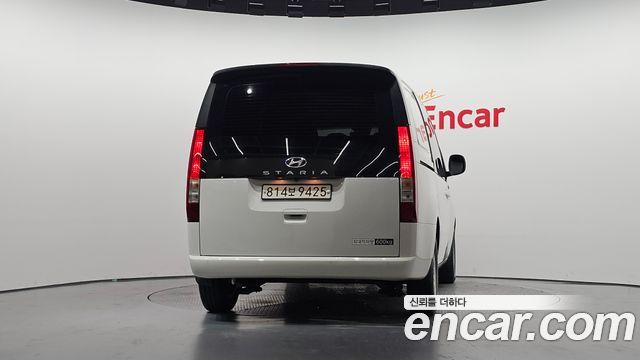 Hyundai Staria 2023 — photo 4