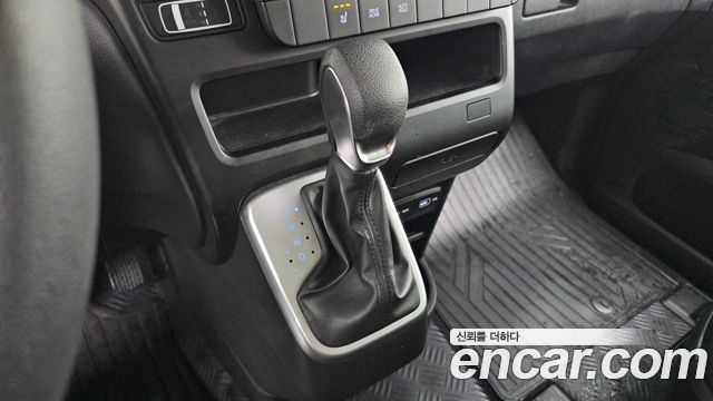 Hyundai Staria 2023 — photo 9