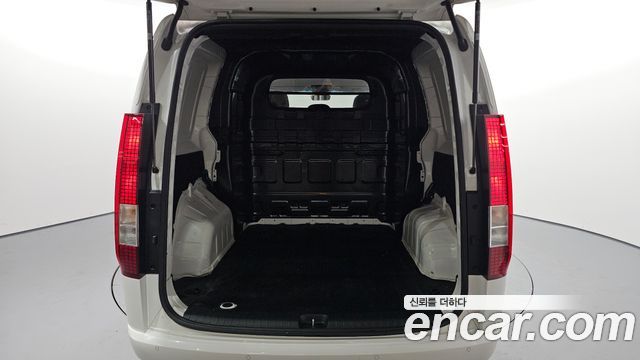 Hyundai Staria 2023 — photo 20