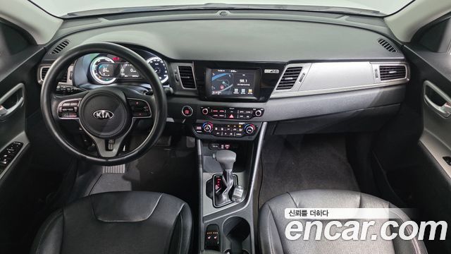 Kia Niro 2017 — photo 10