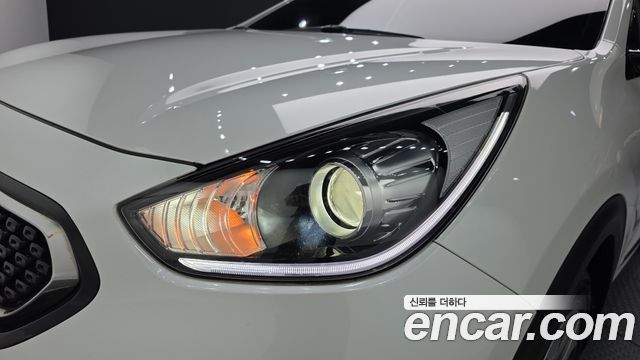 Kia Niro 2017 — photo 8