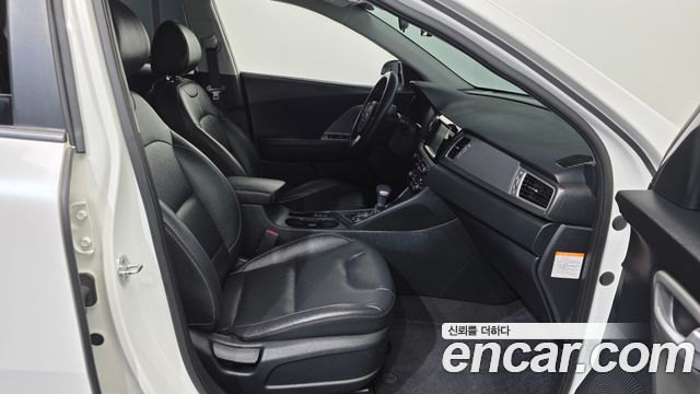 Kia Niro 2017 — photo 16