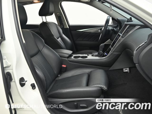 Infiniti Q50 2018 — photo 10