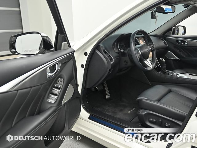 Infiniti Q50 2018 — photo 11