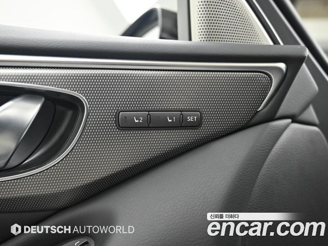 Infiniti Q50 2018 — photo 16