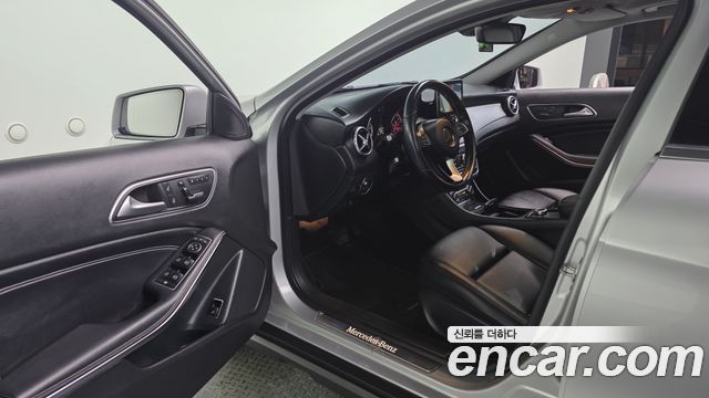 Mercedes-Benz GLA-Class 2016 — photo 10