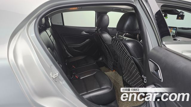 Mercedes-Benz GLA-Class 2016 — photo 11