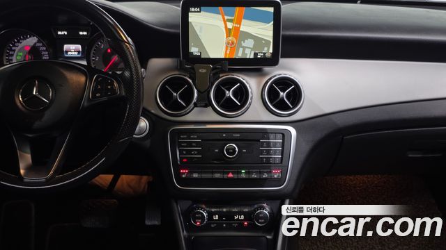 Mercedes-Benz GLA-Class 2016 — photo 12