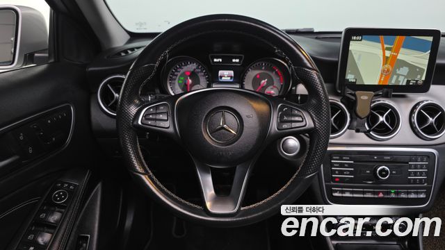 Mercedes-Benz GLA-Class 2016 — photo 13