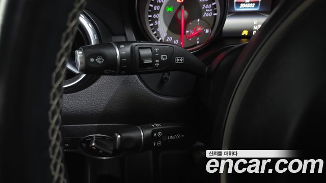 Mercedes-Benz GLA-Class 2016 — photo 16