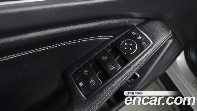 Mercedes-Benz GLA-Class 2016 — photo 17