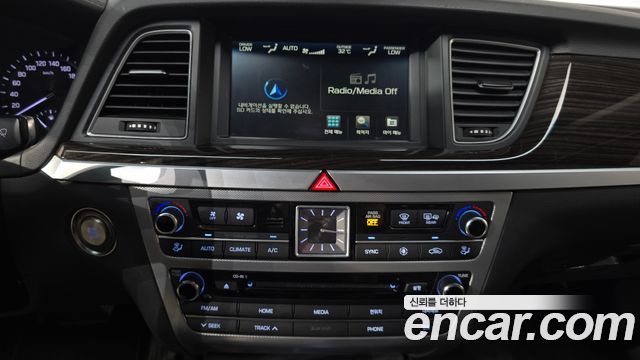 Genesis G80 2018 — photo 18