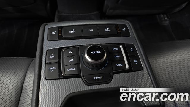 Genesis G80 2018 — photo 24