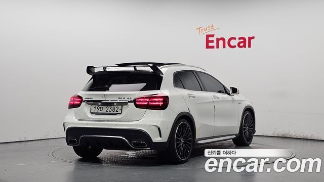 Mercedes-Benz GLA-Class 2019 — photo 2