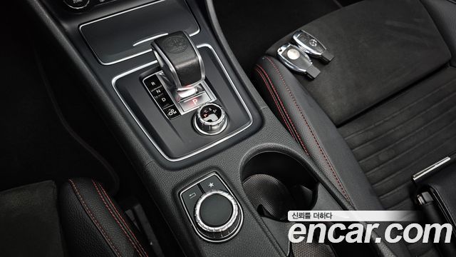 Mercedes-Benz GLA-Class 2019 — photo 12