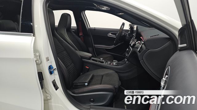 Mercedes-Benz GLA-Class 2019 — photo 13