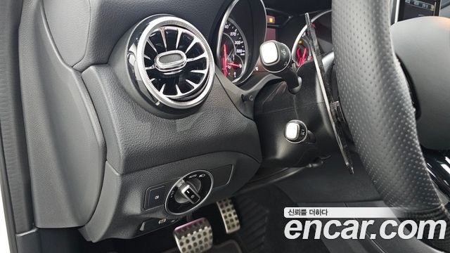 Mercedes-Benz GLA-Class 2019 — photo 24