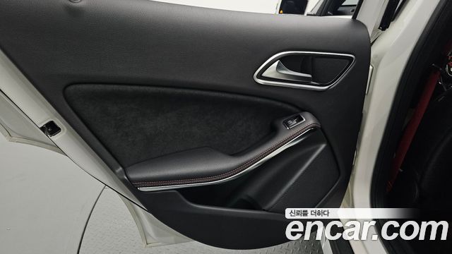 Mercedes-Benz GLA-Class 2019 — photo 15