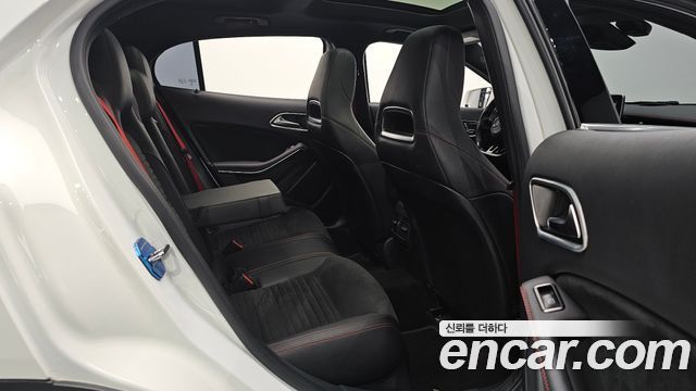 Mercedes-Benz GLA-Class 2019 — photo 16