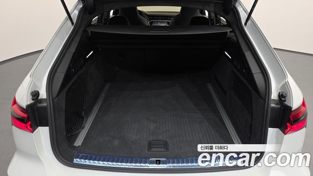 Audi RS6 2021 — photo 23