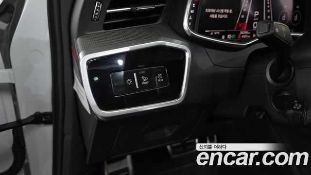 Audi RS6 2021 — photo 25