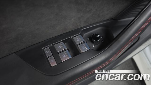 Audi RS6 2021 — photo 28