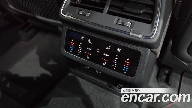 Audi RS6 2021 — photo 33