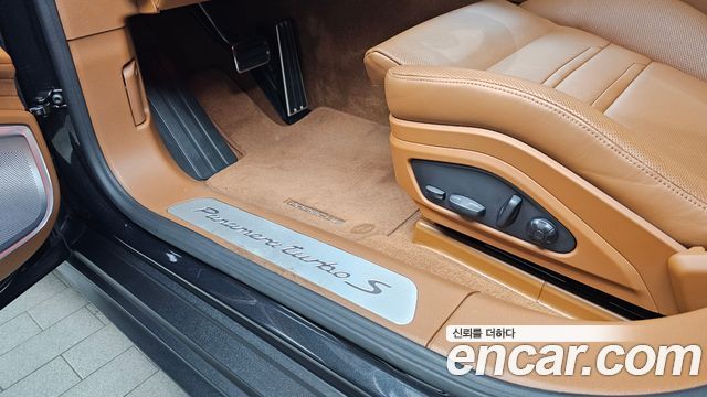 Porsche Panamera 2023 — photo 24