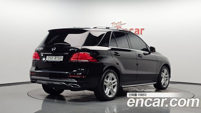 Mercedes-Benz GLE-Class 2018 — photo 2