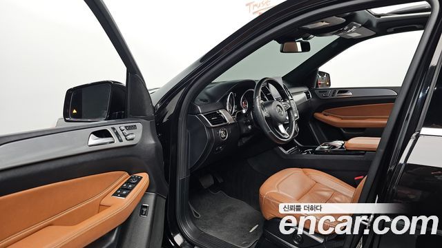 Mercedes-Benz GLE-Class 2018 — photo 13