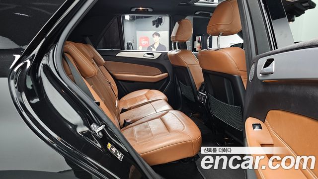 Mercedes-Benz GLE-Class 2018 — photo 17