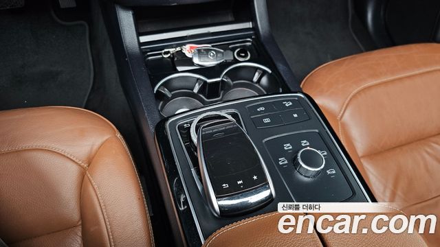 Mercedes-Benz GLE-Class 2018 — photo 25