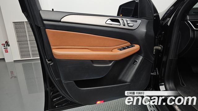 Mercedes-Benz GLE-Class 2018 — photo 14