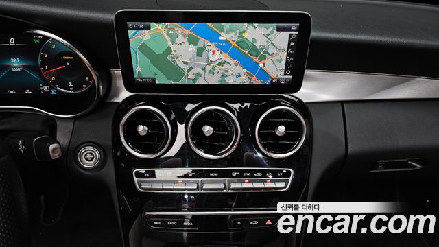Mercedes-Benz C-Class 2020 — photo 19