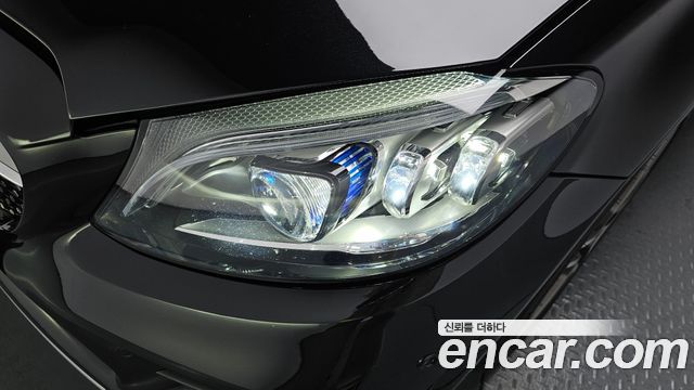 Mercedes-Benz C-Class 2020 — photo 8