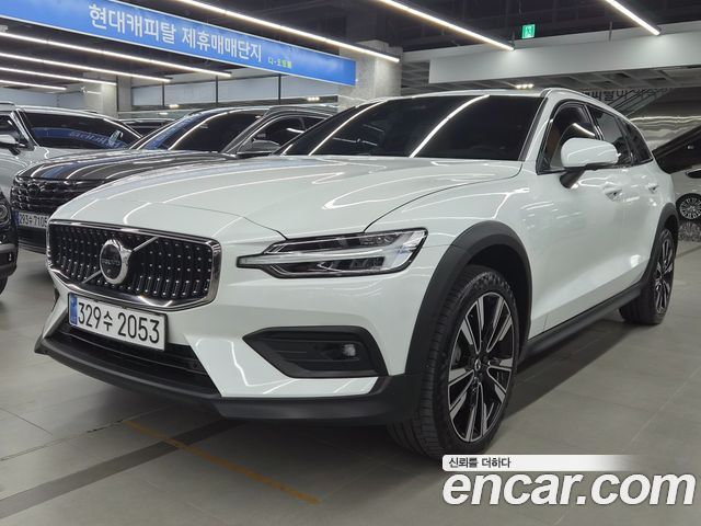 Volvo V60 2023 — photo 3