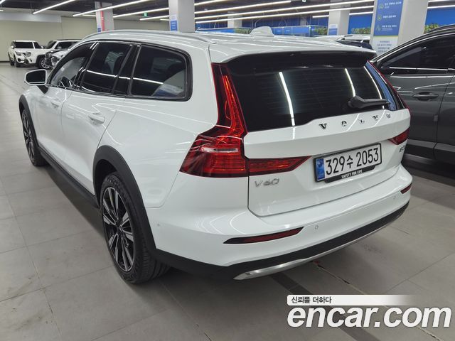 Volvo V60 2023 — photo 4
