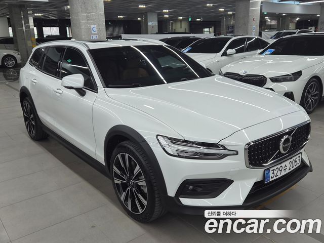 Volvo V60 2023 — photo 5