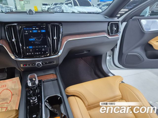 Volvo V60 2023 — photo 8
