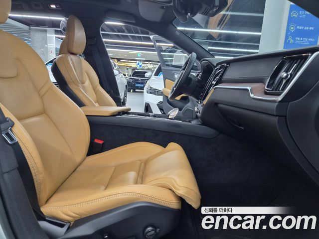 Volvo V60 2023 — photo 9