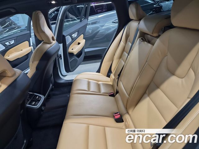 Volvo V60 2023 — photo 11