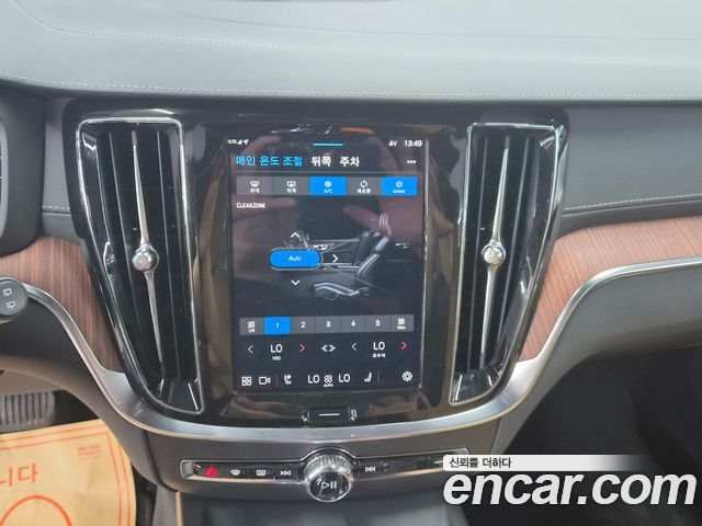 Volvo V60 2023 — photo 16