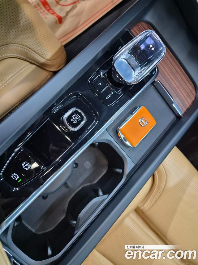 Volvo V60 2023 — photo 17