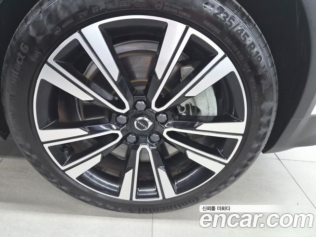 Volvo V60 2023 — photo 18