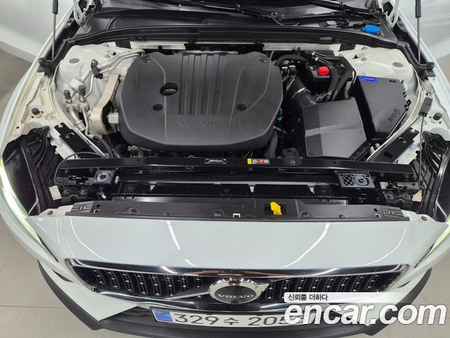 Volvo V60 2023 — photo 19
