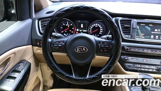 Kia Canival 2018 — photo 13