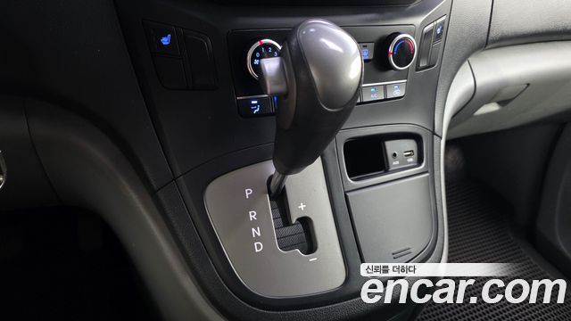 Hyundai Starex 2017 — photo 9